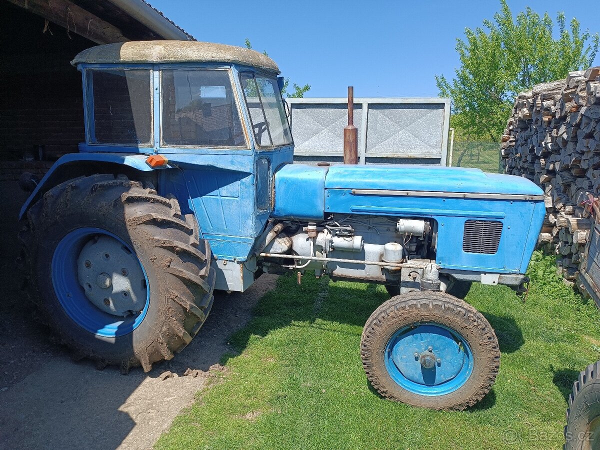 Zetor 4011 s pluhem