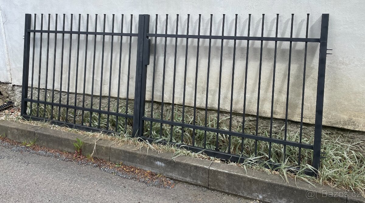 Nová dvoukridla brána - Jekl, výplň plný materiál.