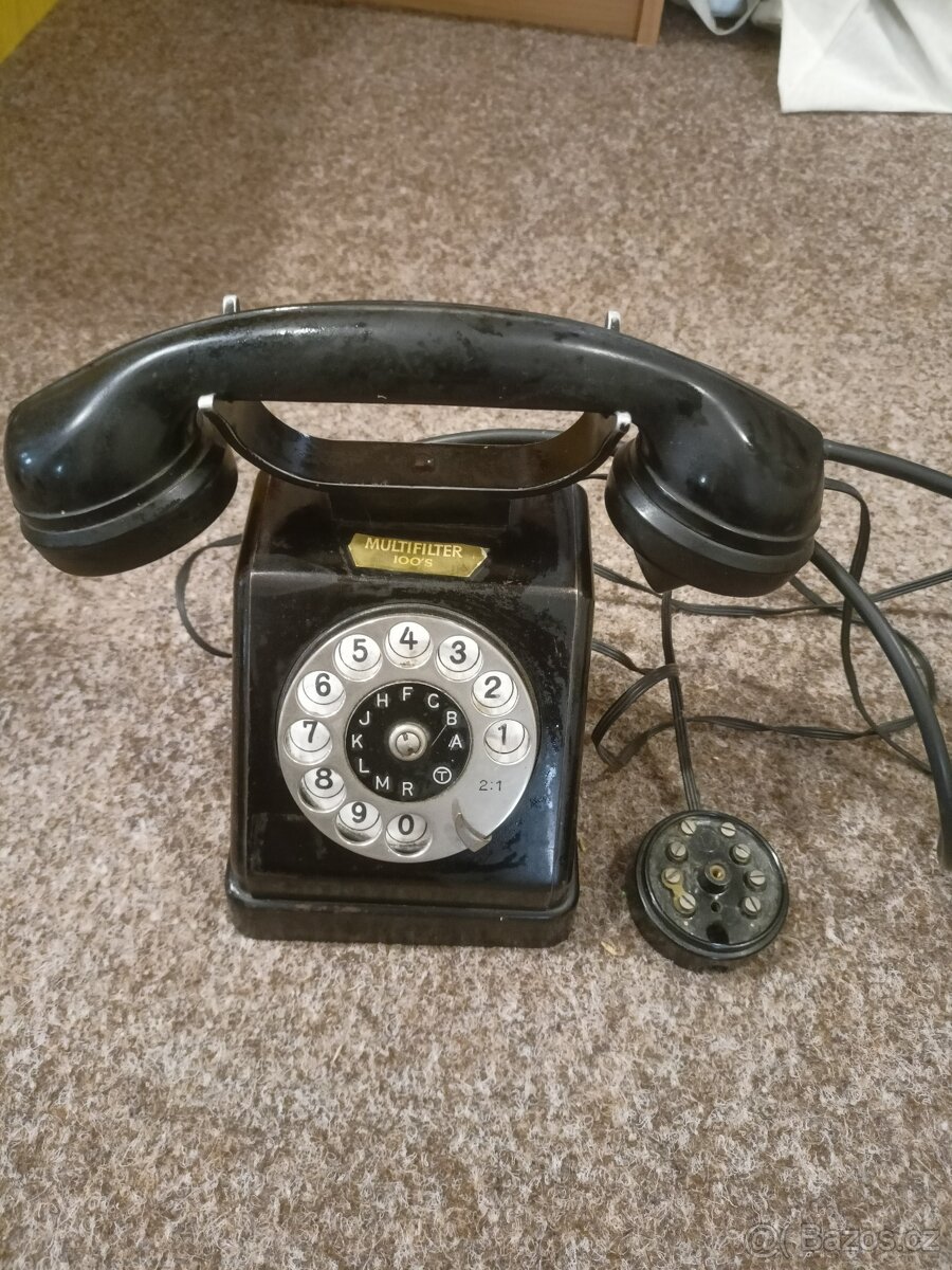 Starý telefon