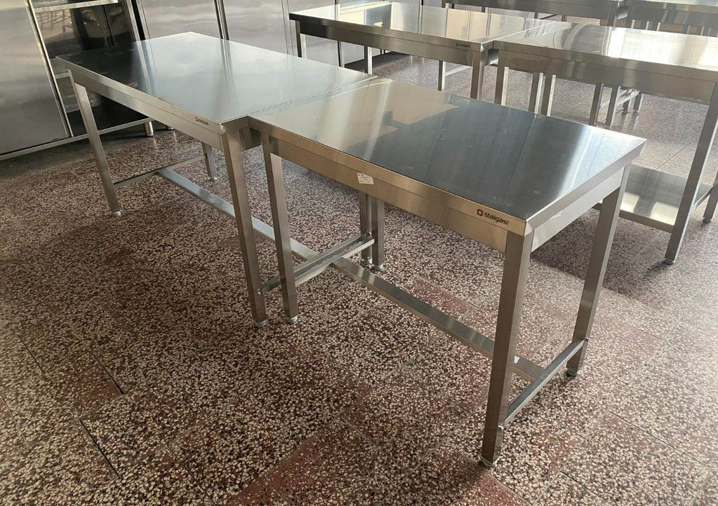 Nerezový stůl prostorový (délka 60-200cm)