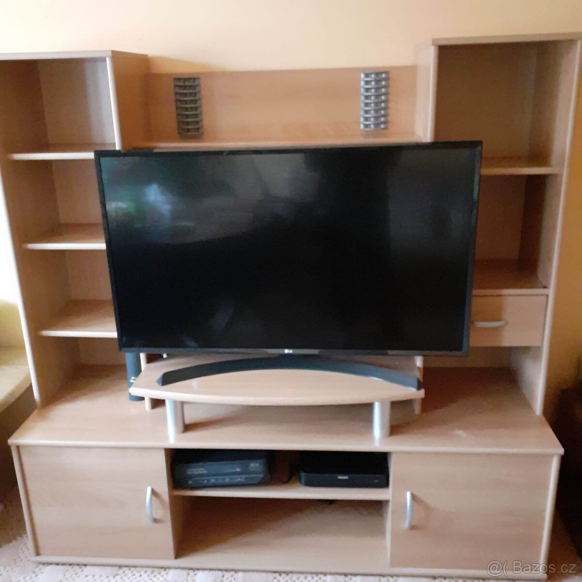 Tv stolek