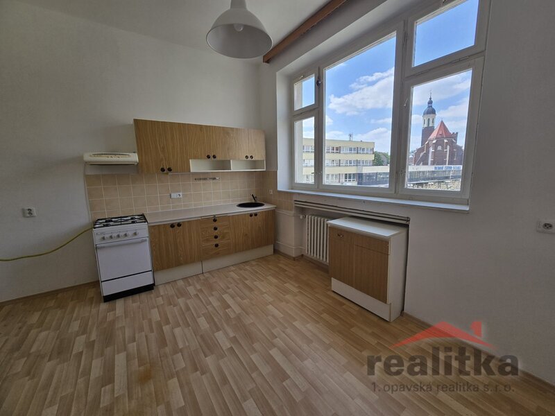 Pronájem velkého bytu 1+1, 44m2, Opava, ul. Horní náměstí