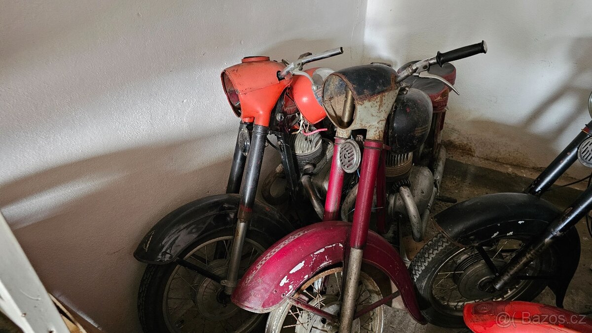 Jawa 250/353 Kývačka