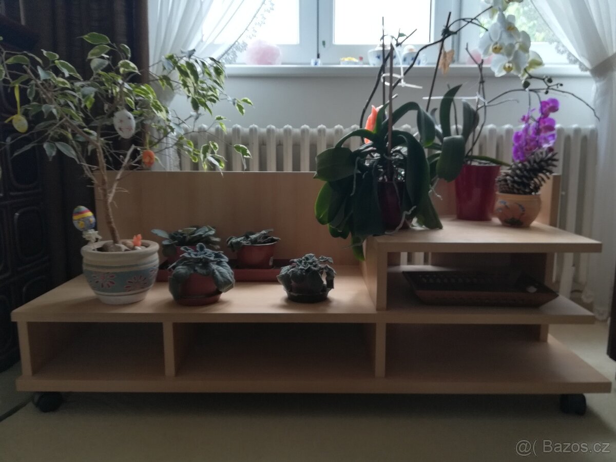 TV stolek
