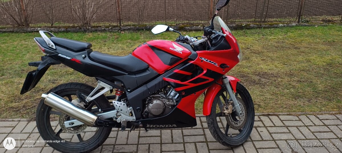 Prodám motorku Honda cbr 125 r /2004/11kw