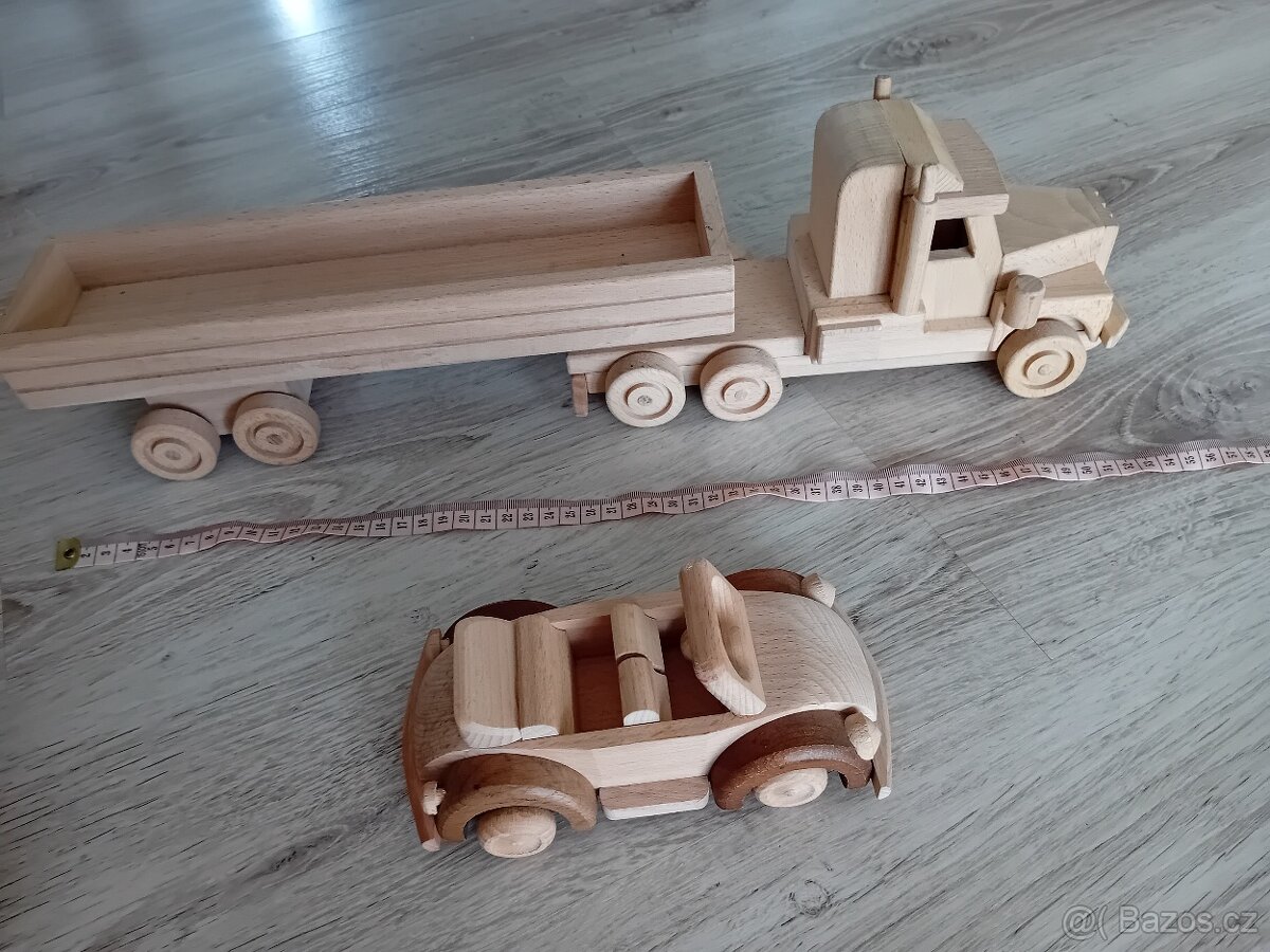 Dřevěné hračky - kamion a traktor