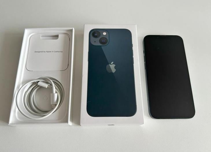 Apple iPhone 13 256 GB Midnight - jako nový