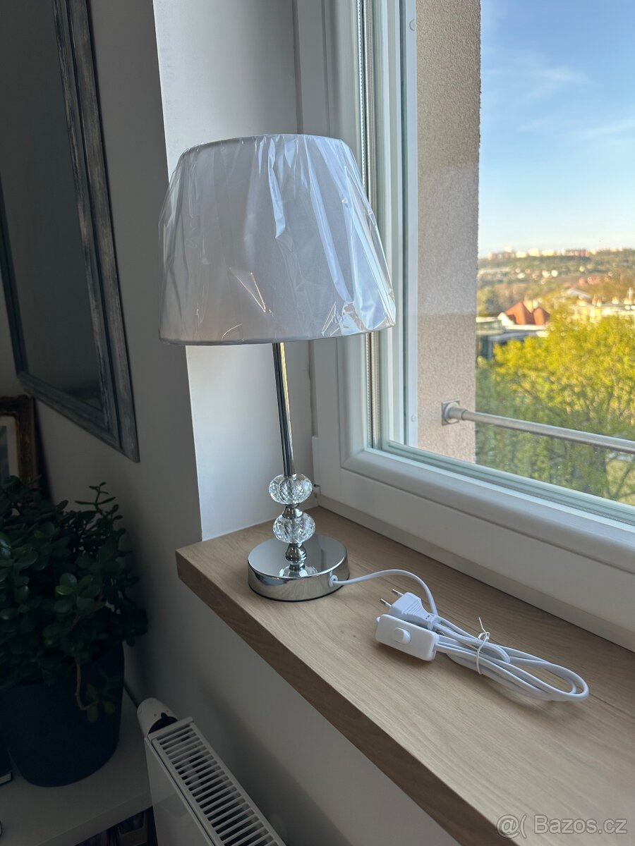 Nová lampa bílá