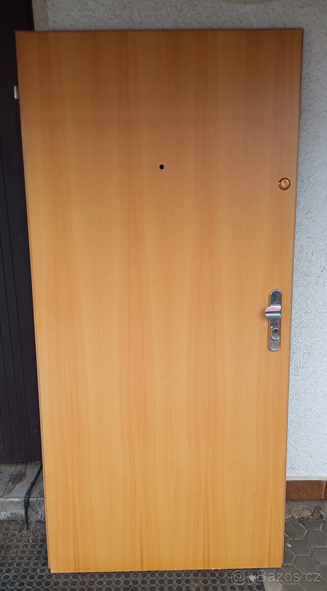 Vchodové interiérové plné dveře 90 P pravé protipožární