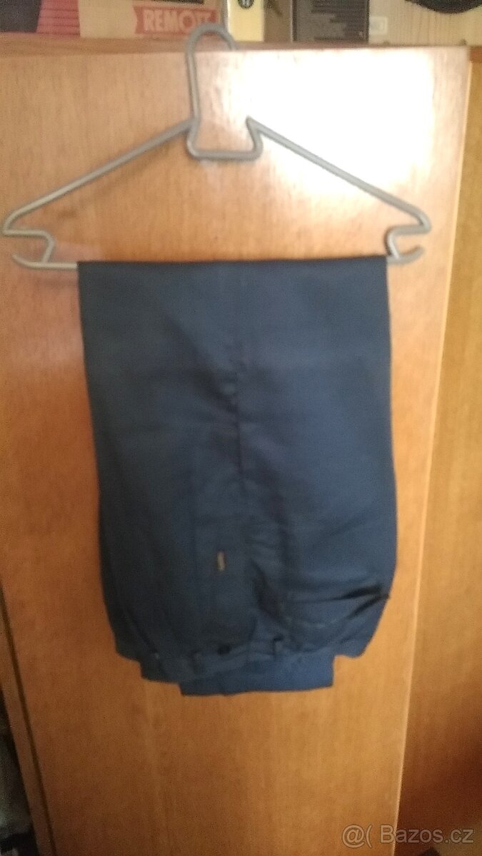 modré kalhoty