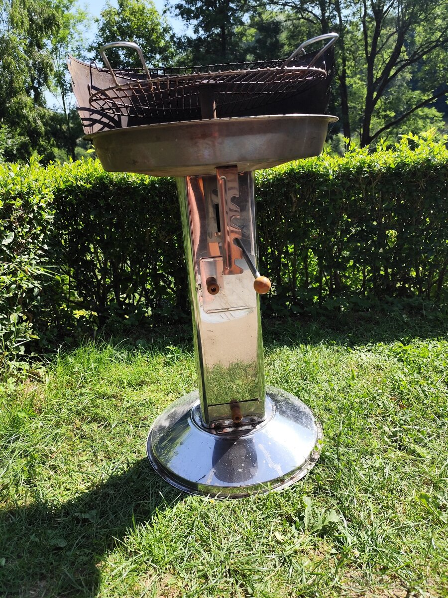 Nerezový sloupový gril