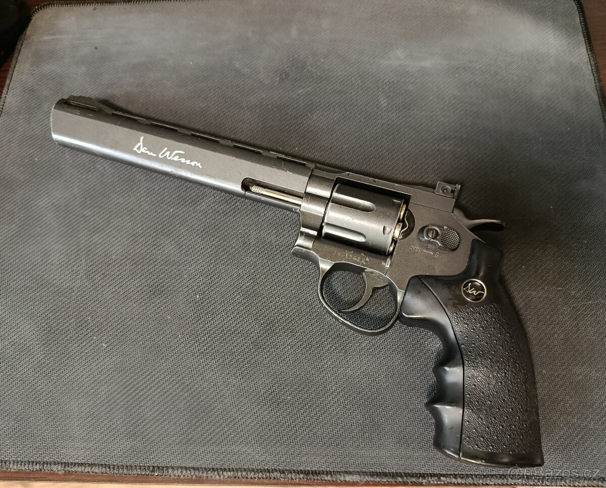 Airsoftový revolver DAN WESSON 8” - CO2