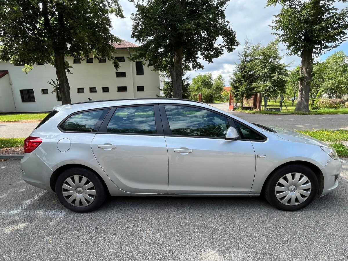 Prodám opel Astra J combi nepojízdné