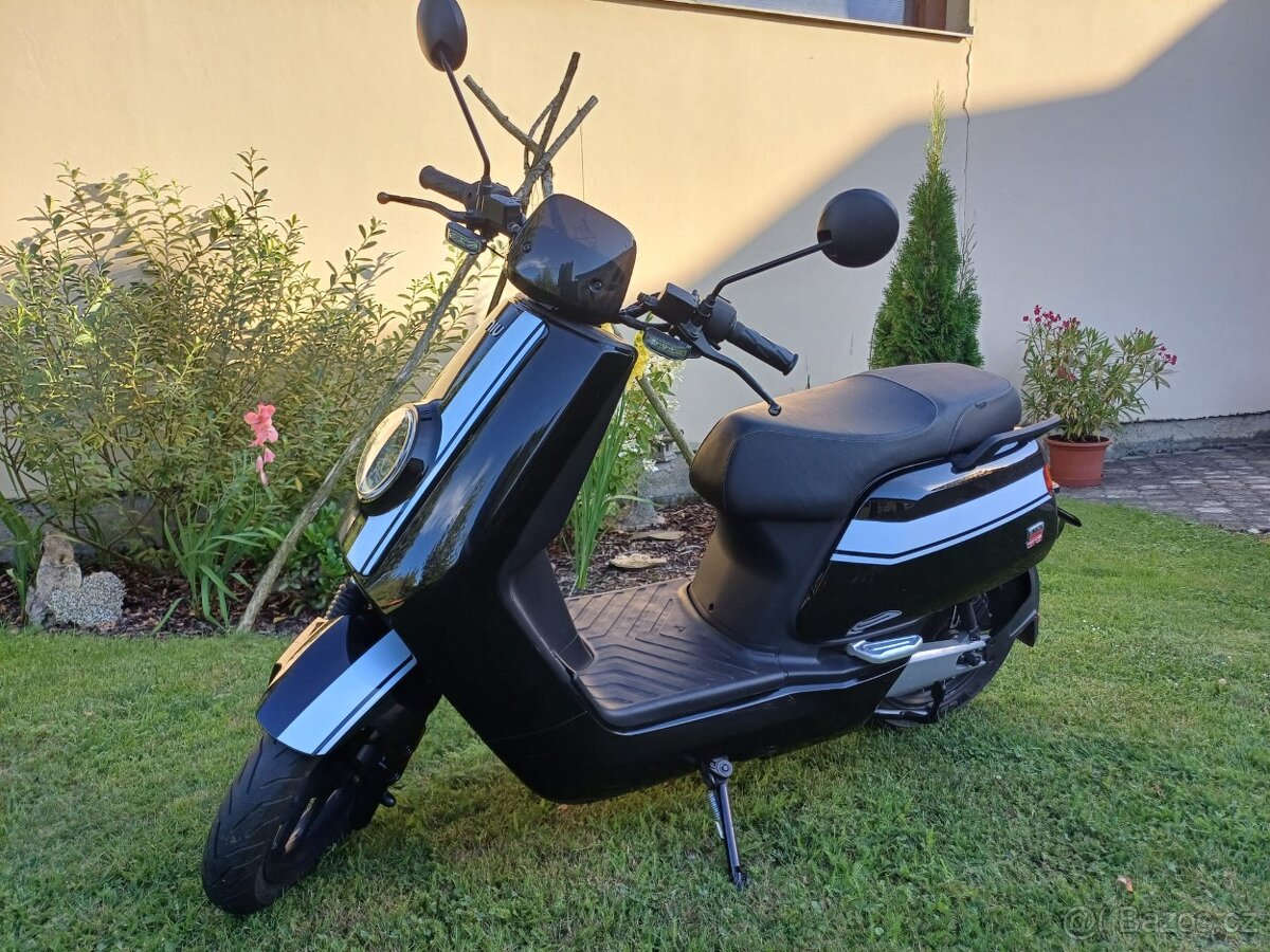 Elektroskútr NIU NQi GTS sport