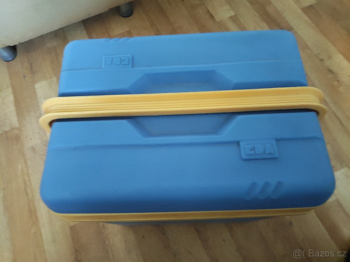 CHLADÍCÍ PLASTOVÝ BOX S PŘÍSLUŠENSTVÍM