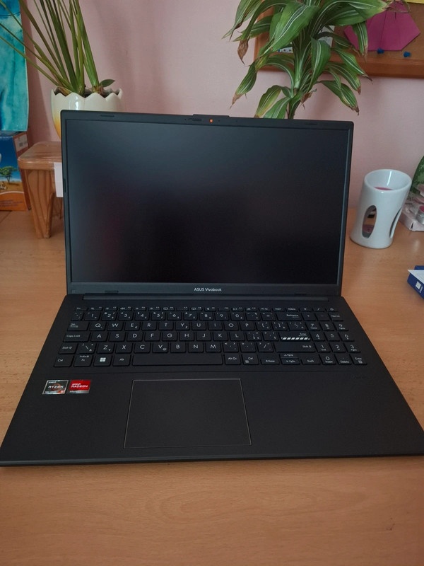 Zánovní asus