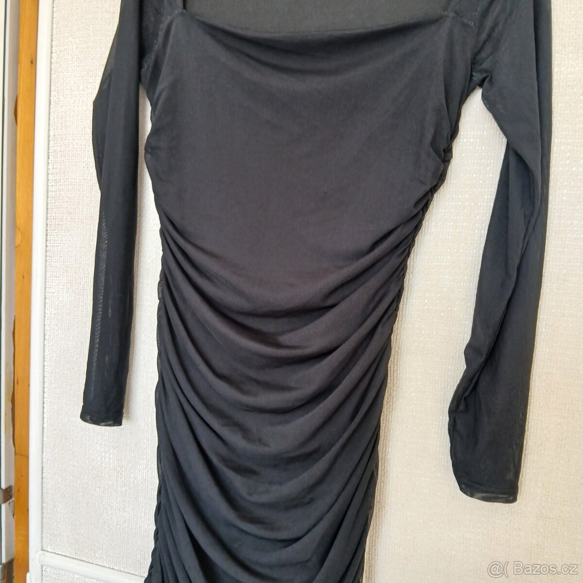 Černé dámské šaty