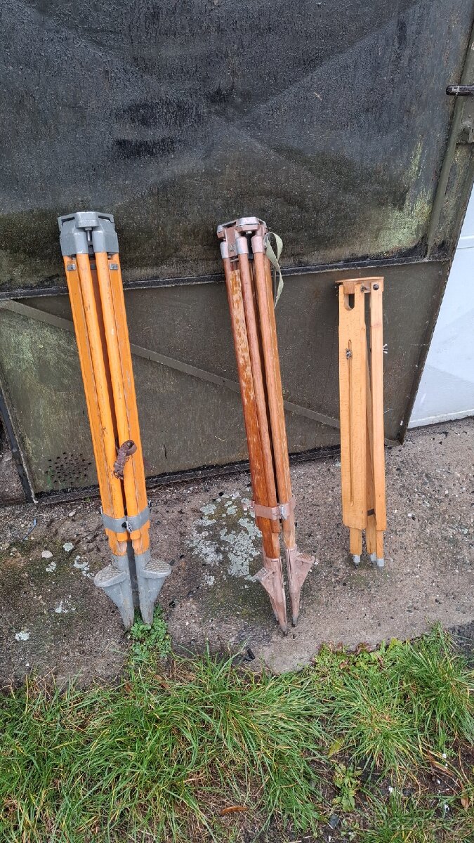 Stary stativ , trojnozka , tripod