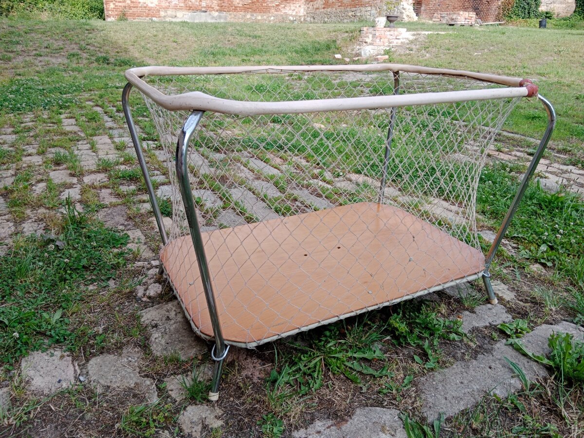 retro dětská postel cestovní