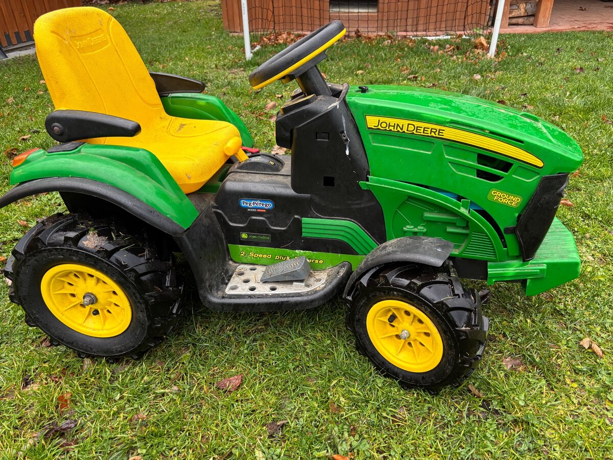 John Deere Peg Perego traktůrek