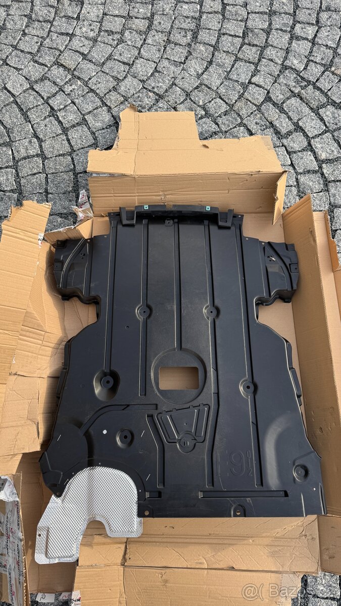 Original kryt motoru BMW E92 M paket ( LCI ) 51758046335