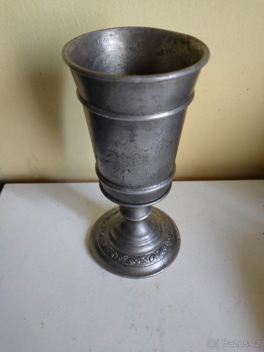 Hezký velký kovový pohár, číše.. Masivní