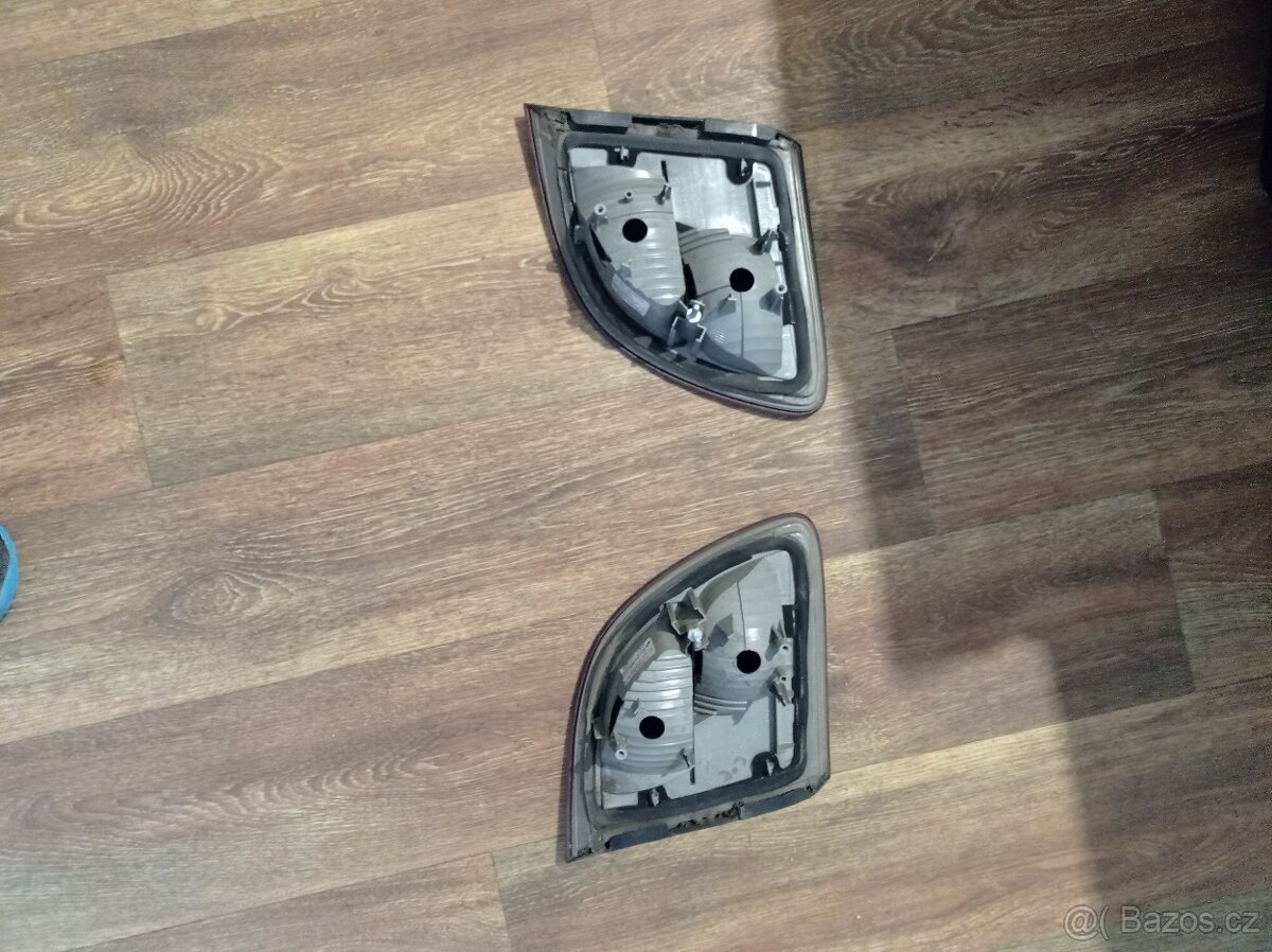 Mercedes w211 combi zadní světla.