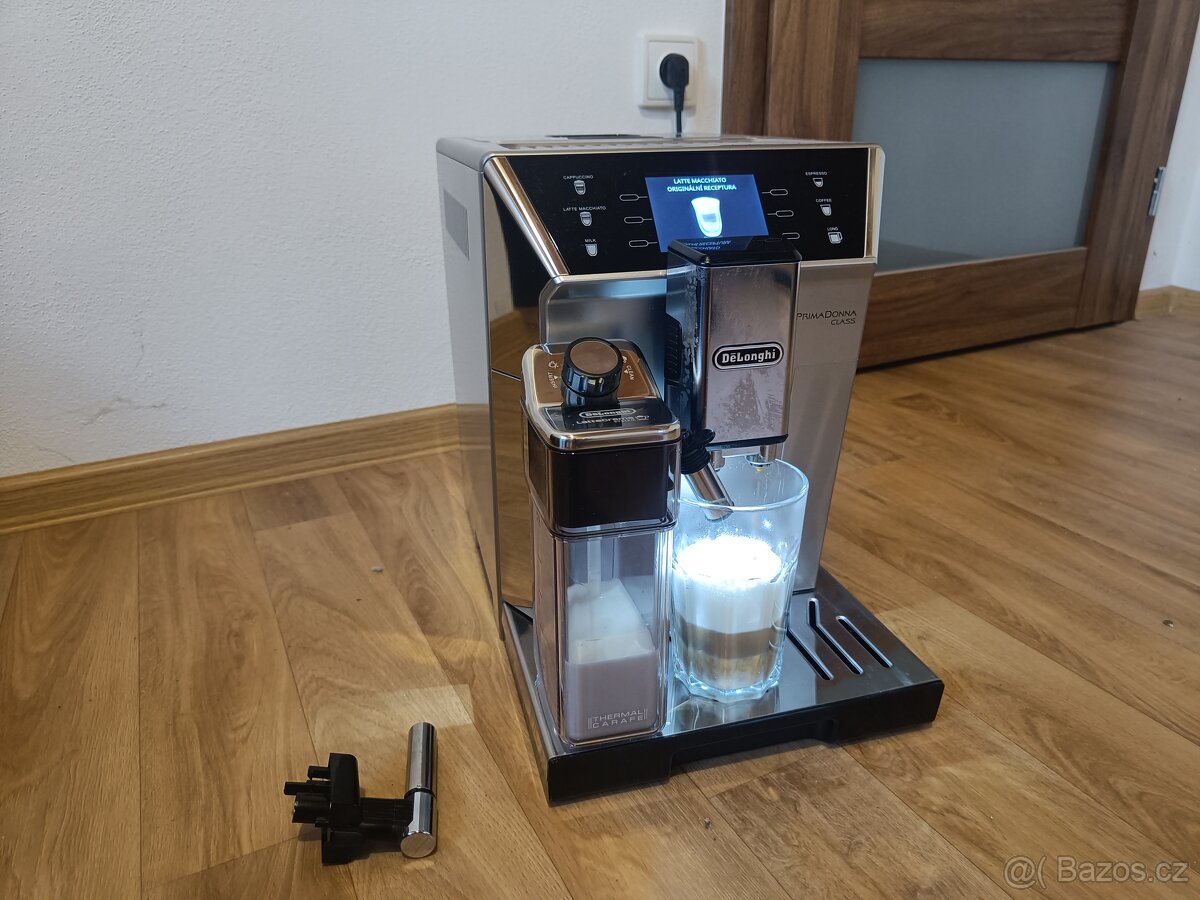 Kávovar DeLonghi Ecam 550.75