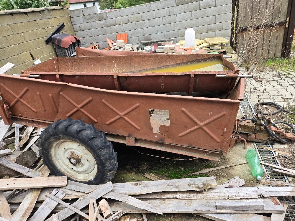 Sklápěcí vlek za malotraktor