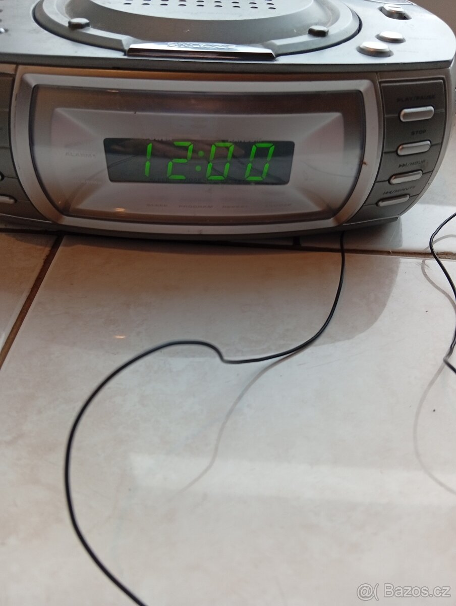 Rádio CD přehrávač s budíkem X-Superior