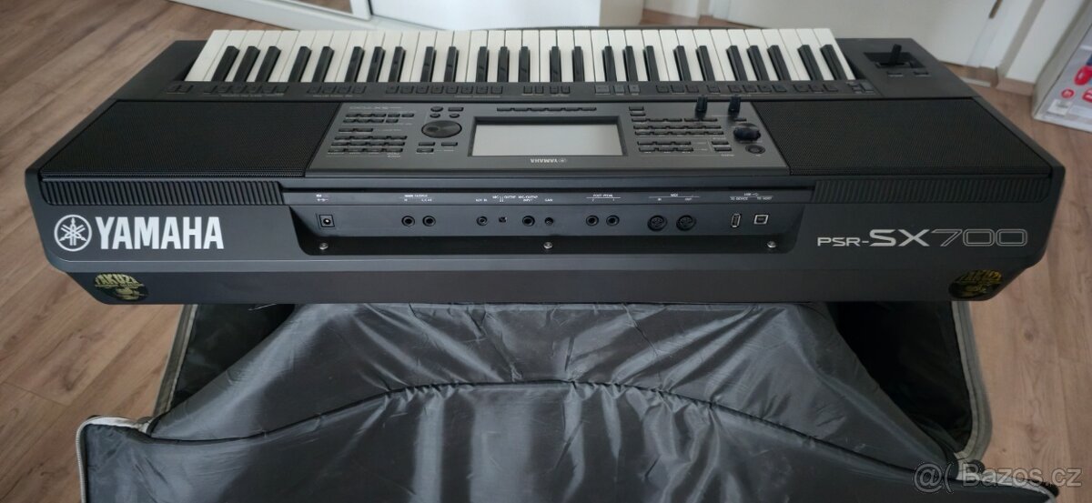 Yamaha psr sx700