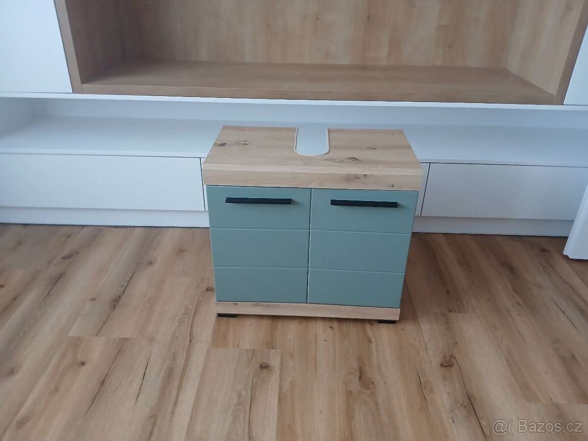 Koupelnová skříňka