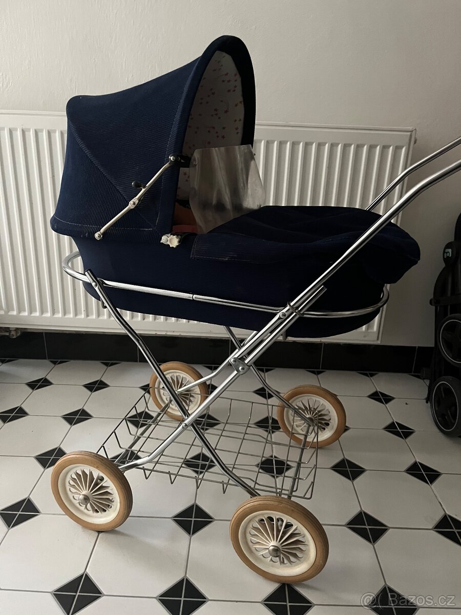 Kočárek pro panenky