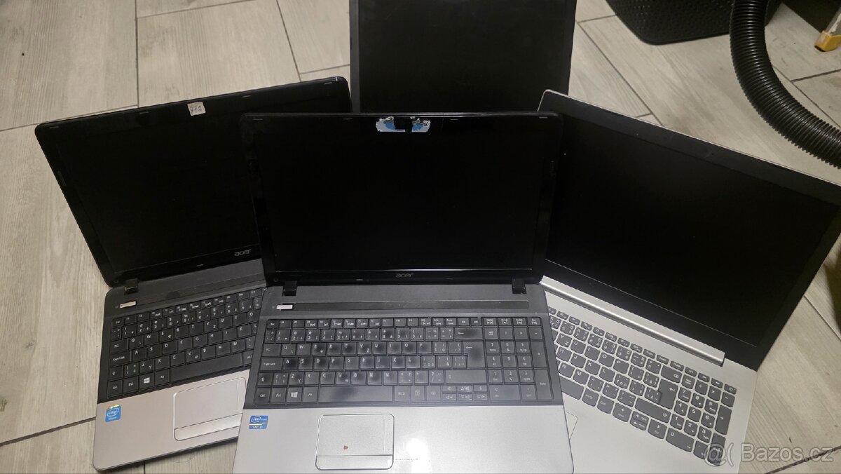 Notebooky na nahradni dily 5ks