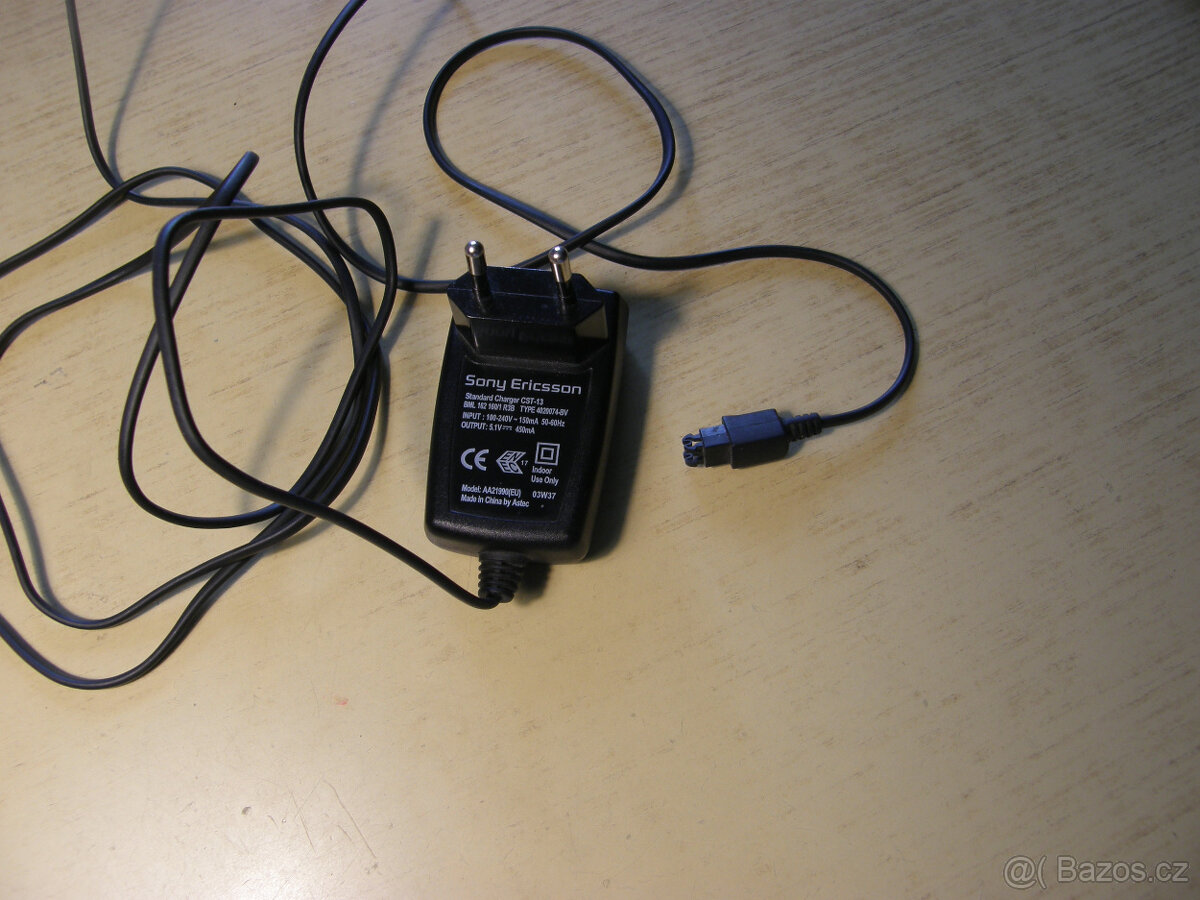 Nabíječka pro mobilní telefon Sony Ericsson CST-13