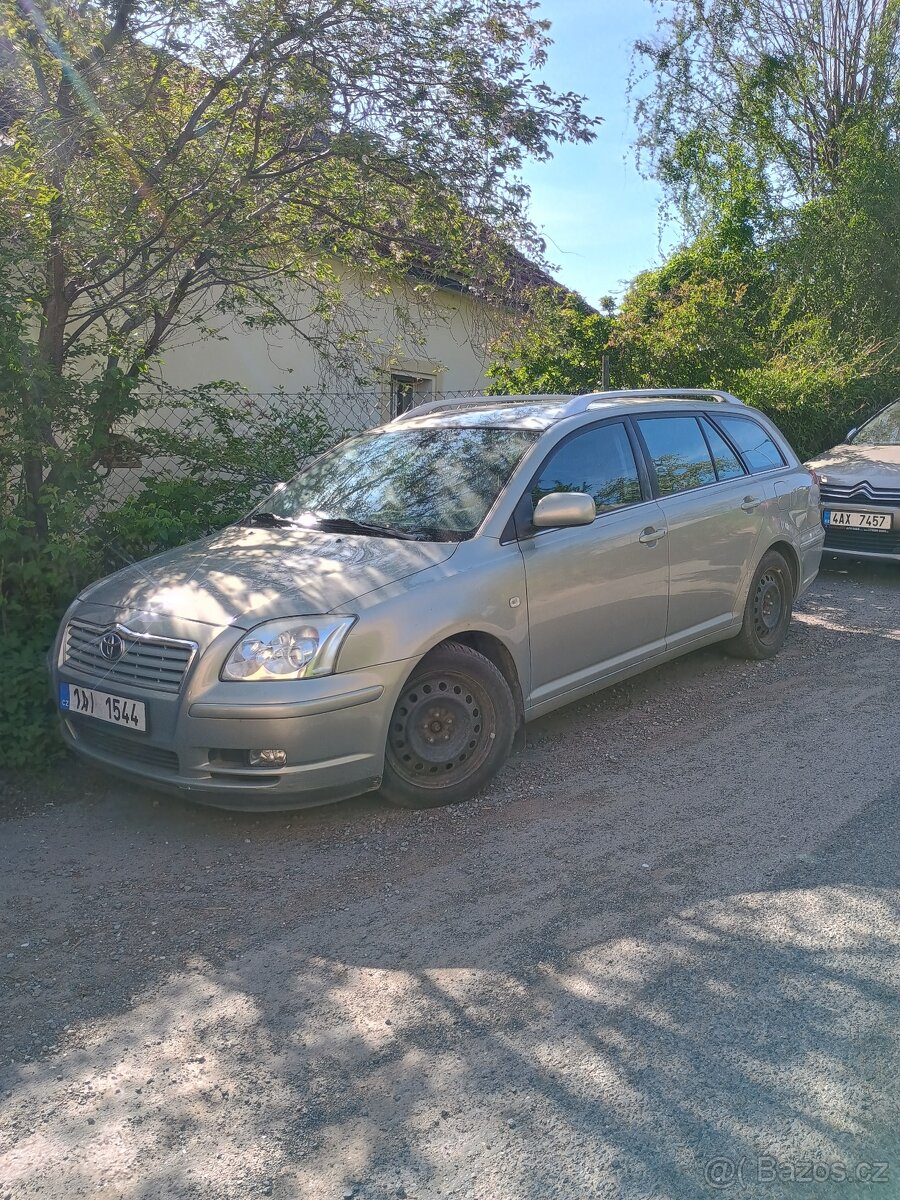 REZERVACE Avensis Combi r.v. 2003