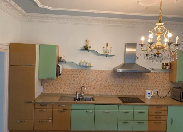 Kuchyňská linka, včetně spotřebičů, č. 3737