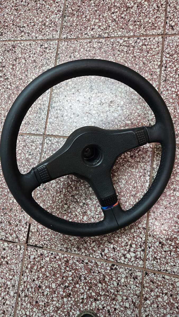 Krásný volant na starší typy BMW Mtech