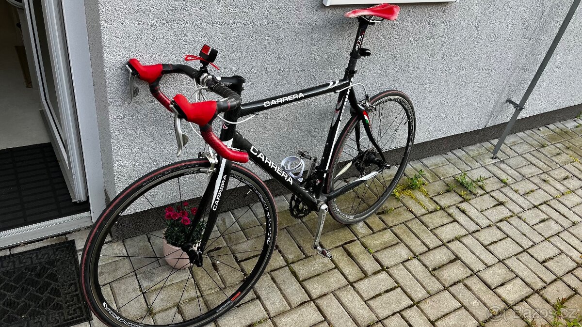 Karbonova silnicka Carrera frisco