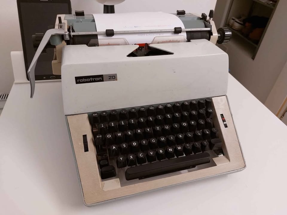 Psací stroj Robotron 20