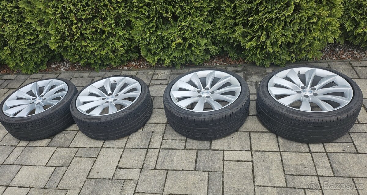 Kola 21" pro Tesla model S , Turbine