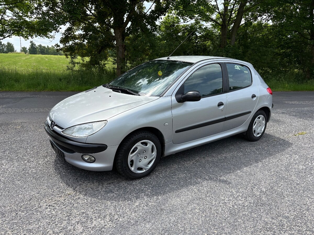 PEUGEOT 206 1.1i NAJETO POUZE 90.000km