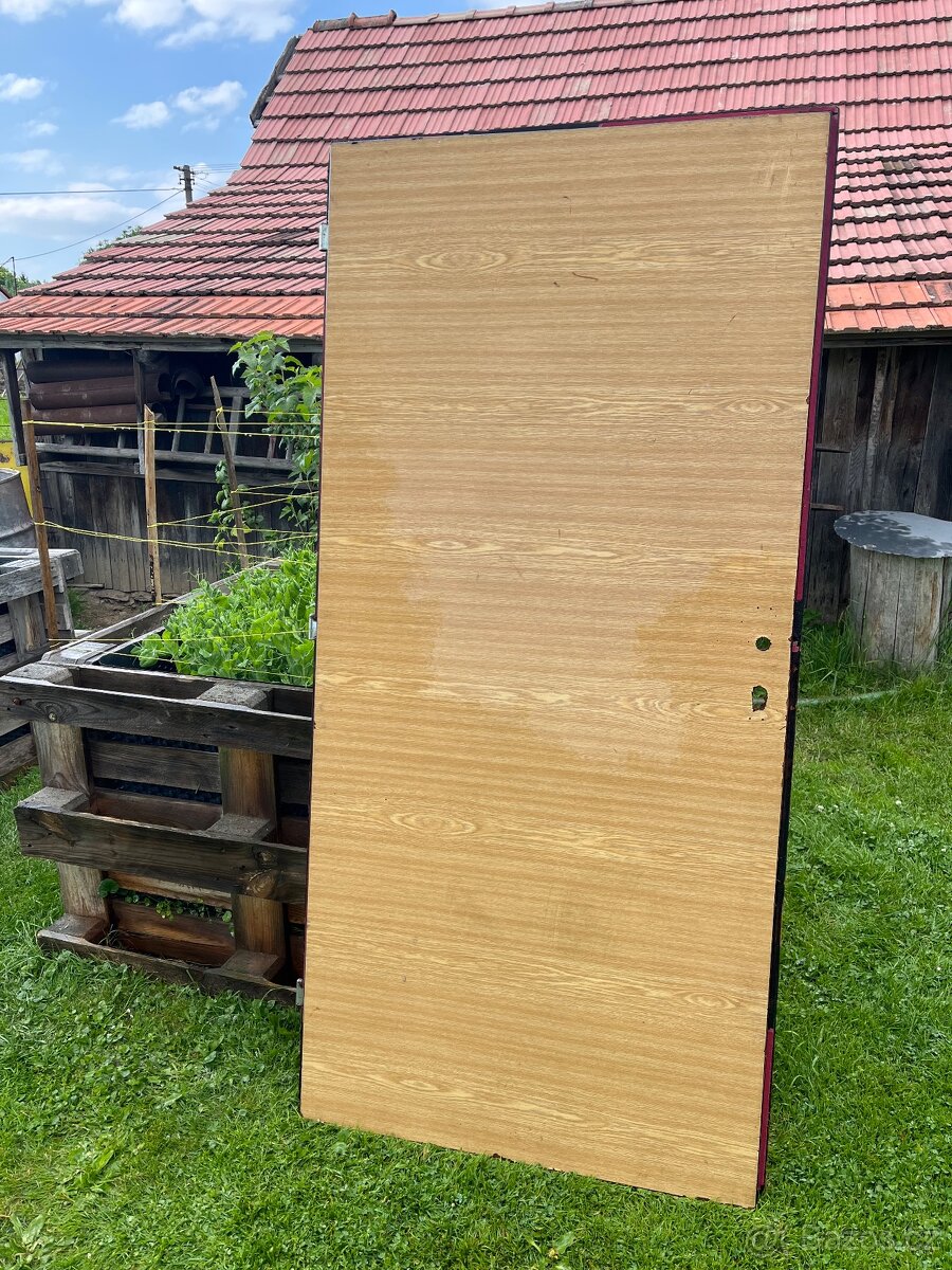 🚪 Prodám vchodové protipožární dveře 90 pravé typizované