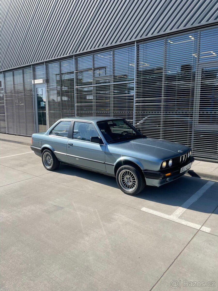 BMW E30 318i coupe