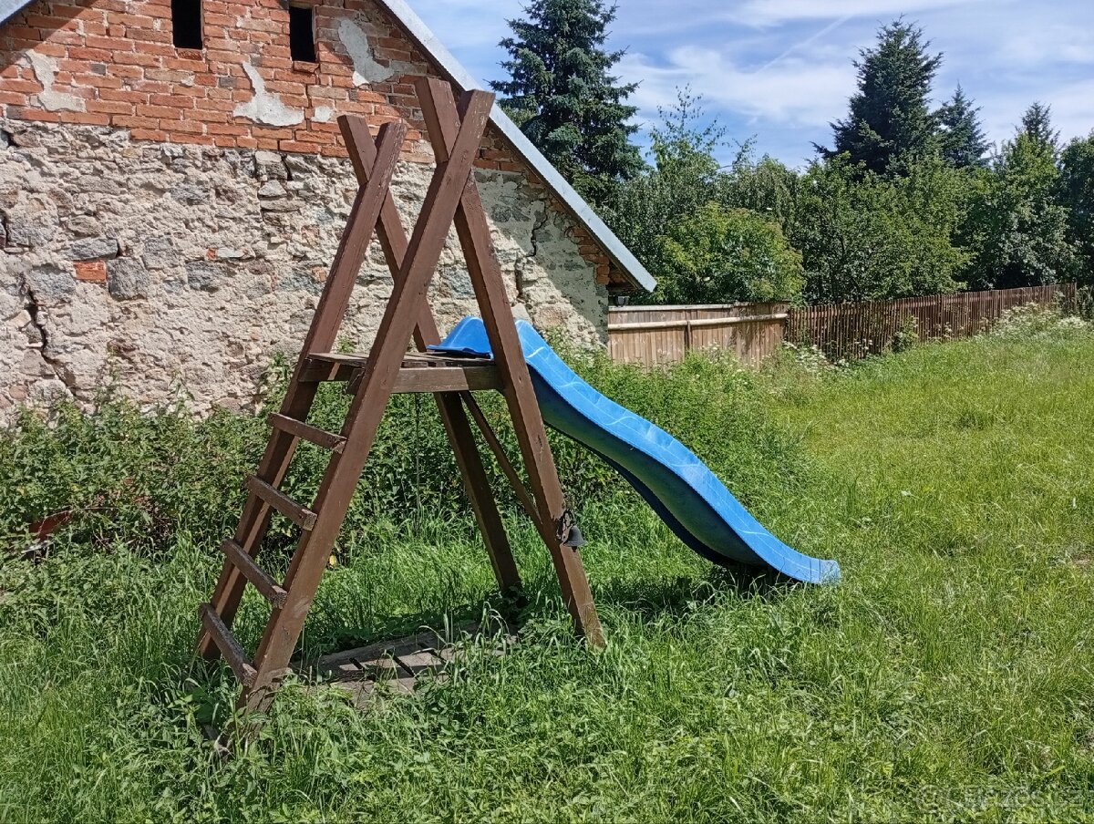 Skluzavka s masivní konstrukcí