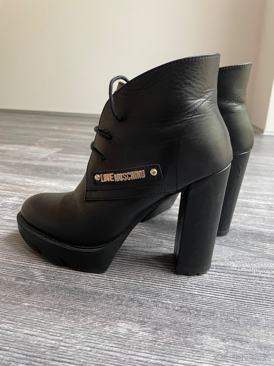LOVE MOSCHINO dámské kotníkové boty