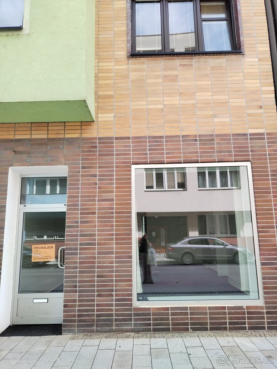 Pronájem nebytového prostoru v centru Pardubic-ul.Sladkovské