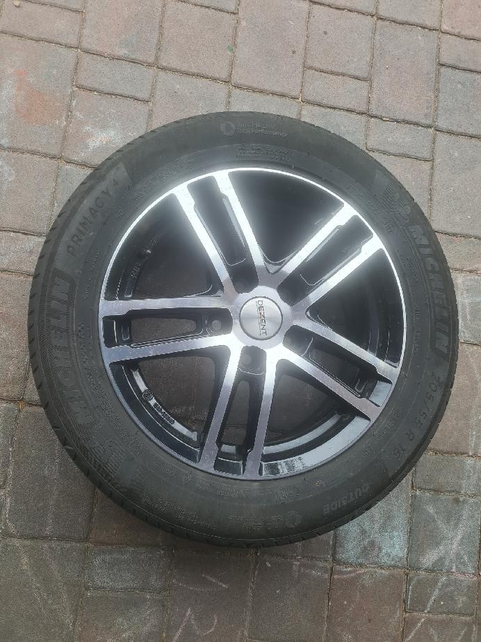 Sada 4 Alu Dezent TZ Dark 5/114.3 s letními pneumatikami Mic