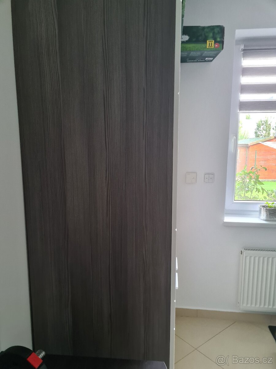 Šatní skříň šířka 120cm