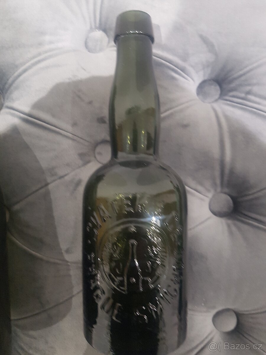 Stará pivní láhev SVATEK & Co PRAGUE SMICHOV SKONČENO